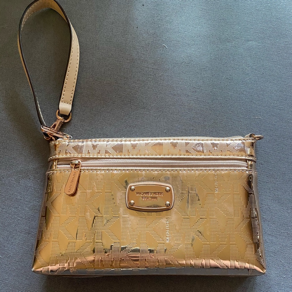 Michael Kors rose gold wristlet